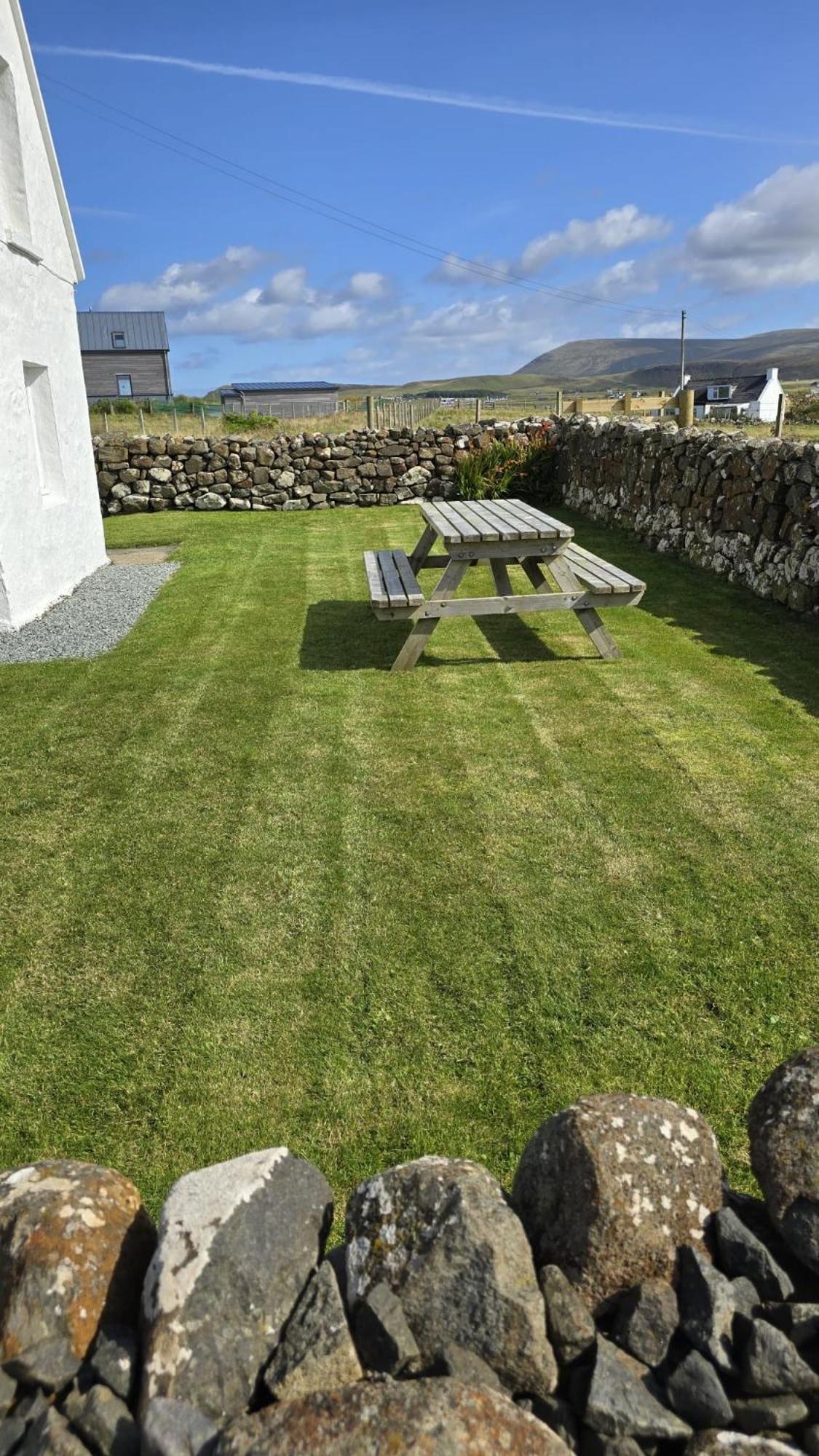 Cnoc Ruaraidh Cottage Kilmuir  Екстериор снимка